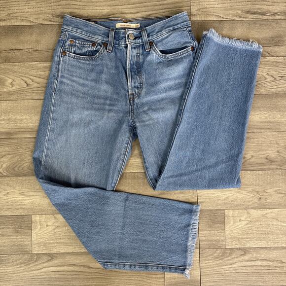 Levi's Distressed Frayed Hem Wedgie Straight Jeans Medium Wash sz 26 - Picture 1 of 11
